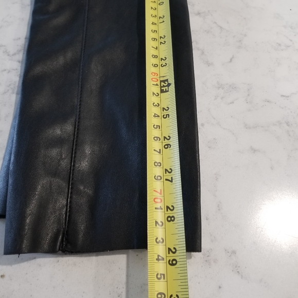 👖H&M BLACK FAUX LEATHER PANTS - Picture 2 of 8